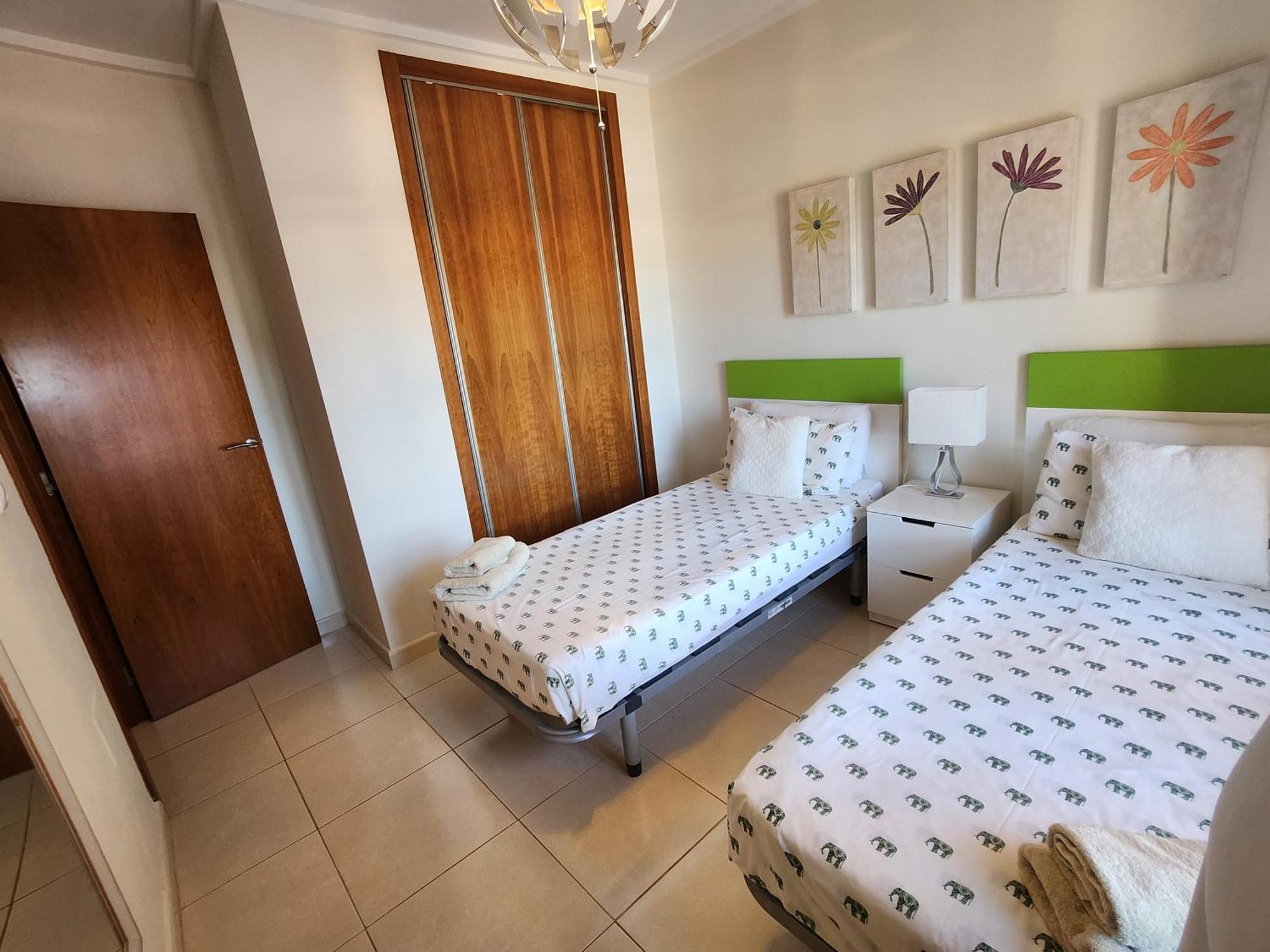 Spacious 3 Bedroom 2 Bathroom Apartment - Puerto Marina Complex لوس الكاثاريس المظهر الخارجي الصورة