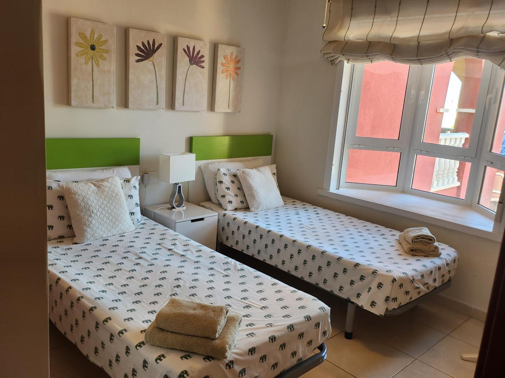 Spacious 3 Bedroom 2 Bathroom Apartment - Puerto Marina Complex لوس الكاثاريس المظهر الخارجي الصورة